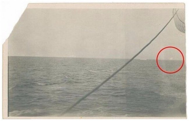 Đây là bức ảnh tảng băng mà tàu Titanic huyền thoại đâm phải.​