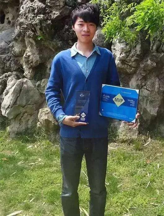 Mao Xingyun khi nhận giải "Chuyên gia tài năng nhất" của Microsoft